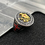 Anillo de titanio con escudo protector de armadura de caballero