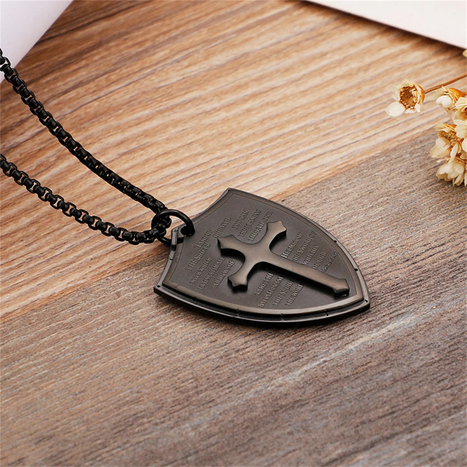 Collar con colgante de escudo cruzado del Padre Nuestro de acero inoxidable