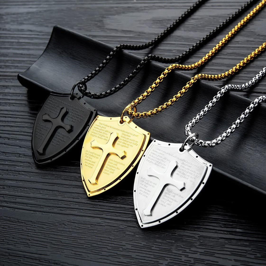 Collar con colgante de escudo cruzado del Padre Nuestro de acero inoxidable