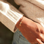 Pulsera de Cruz Minimalista Delicada