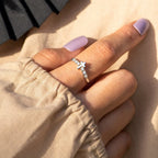 Anillo Minimalista de Jesús con Cruz de Zirconia