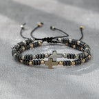 Pulsera apilable de hematita con abalorios y 2 cruces
