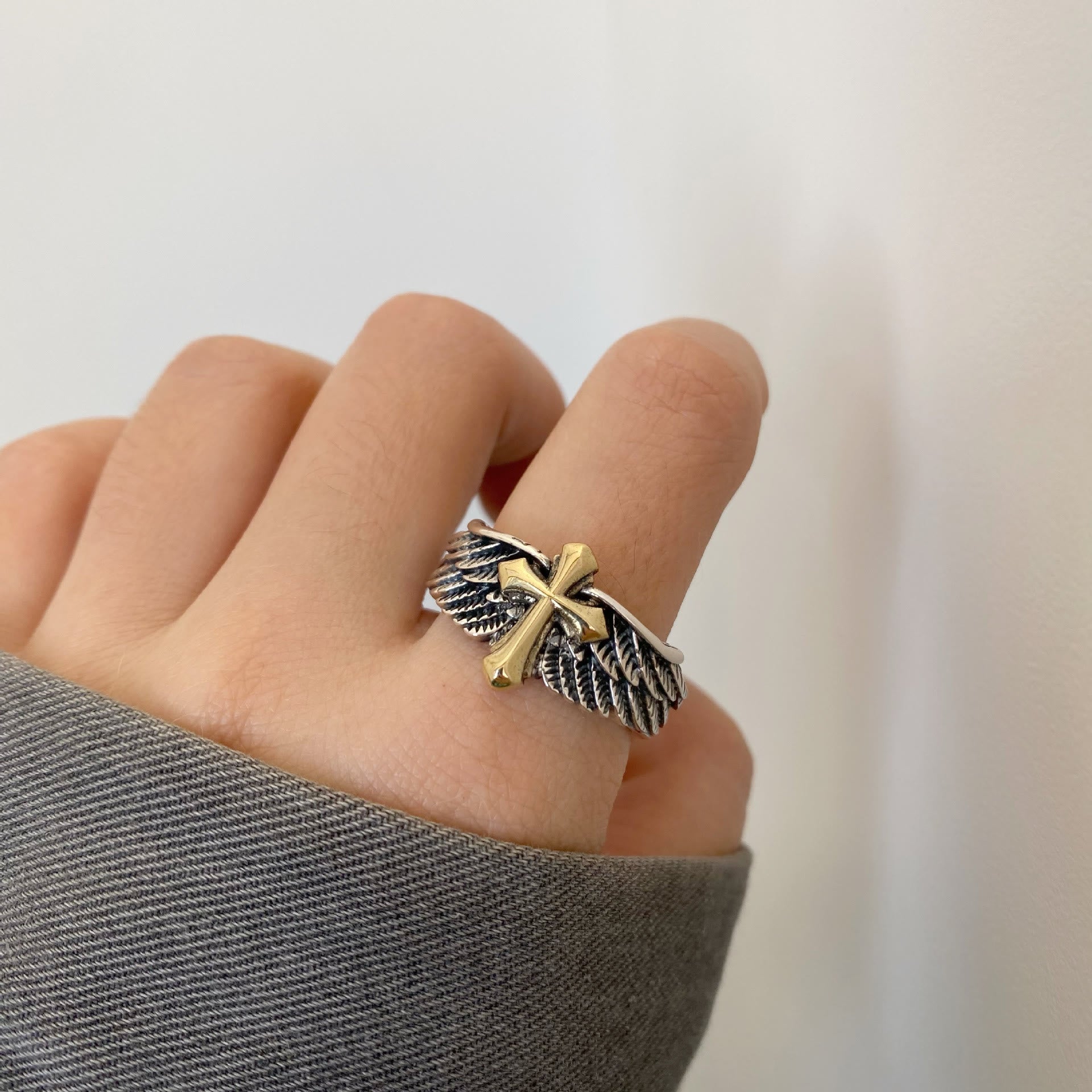 Anillo Ajustable Retro Alas Cruz Graffiti Letra