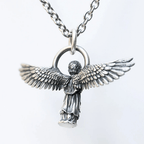 Collar de protección con ángel orante con las alas extendidas