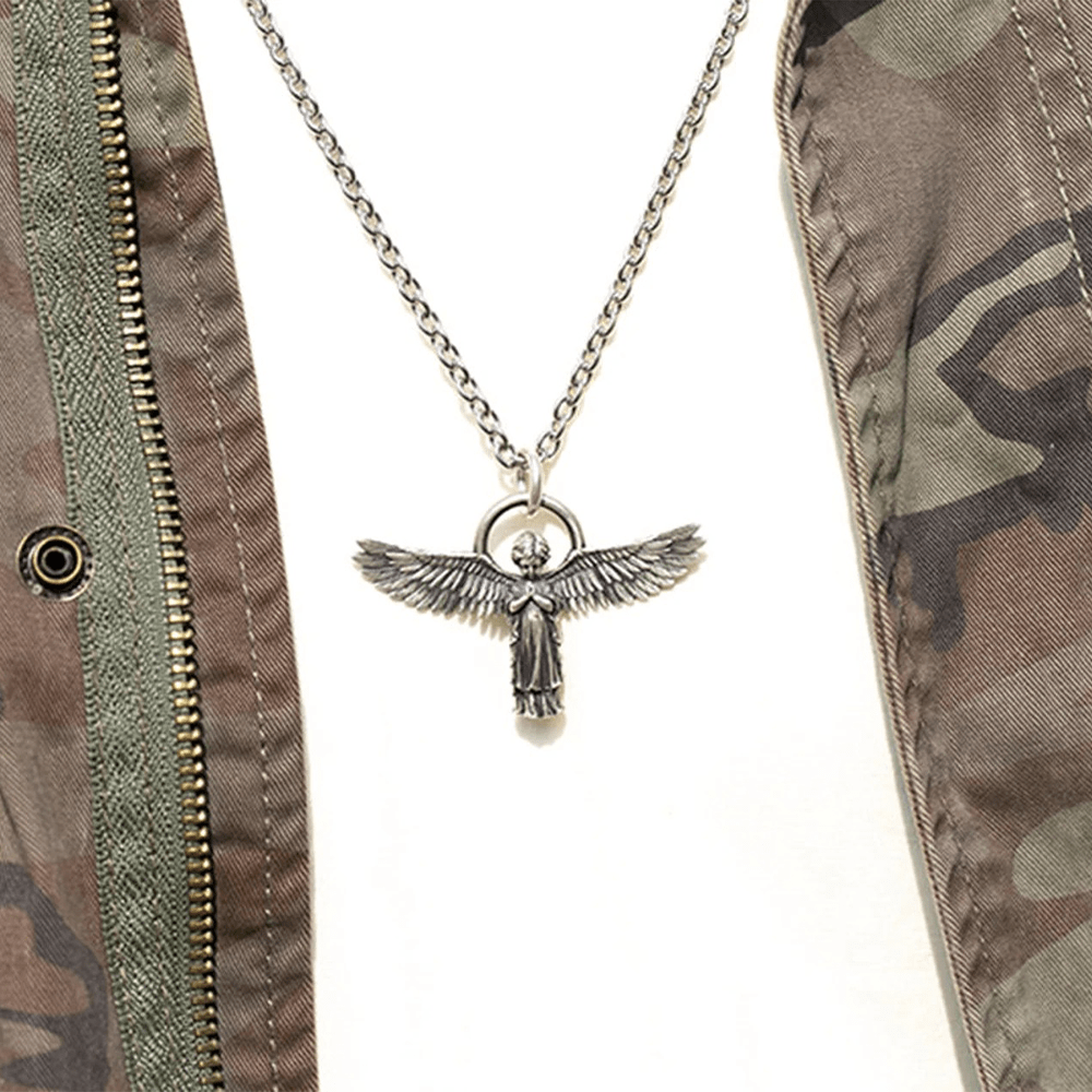 Collar de protección con ángel orante con las alas extendidas