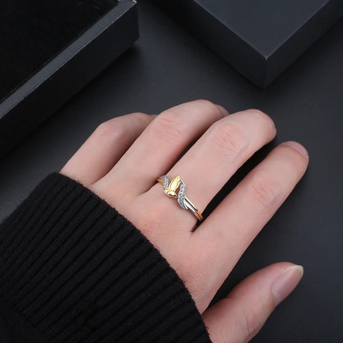 Anillo Manos Orando Oro y Plata