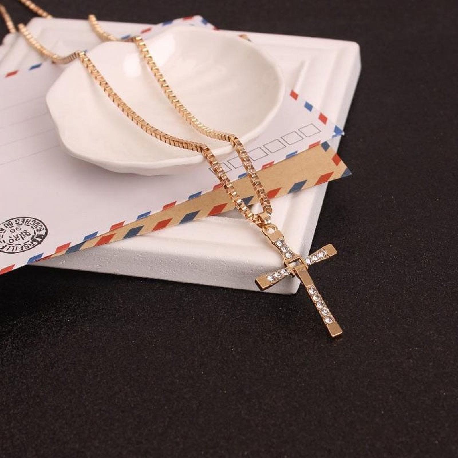 Collar de cadena con colgante de cruz de cristal