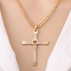 Collar de cadena con colgante de cruz de cristal