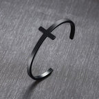 Pulsera de puño de cruz de plata con temática religiosa