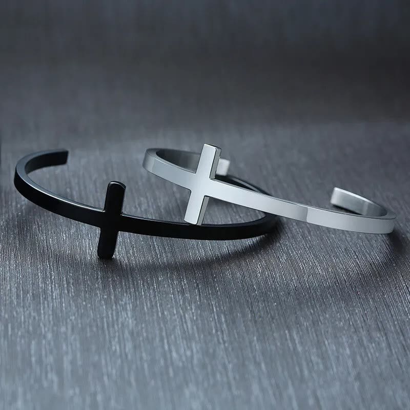 Pulsera de puño de cruz de plata con temática religiosa