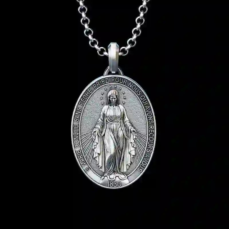 Collar con colgante de María en plata artesanal, joyería religiosa