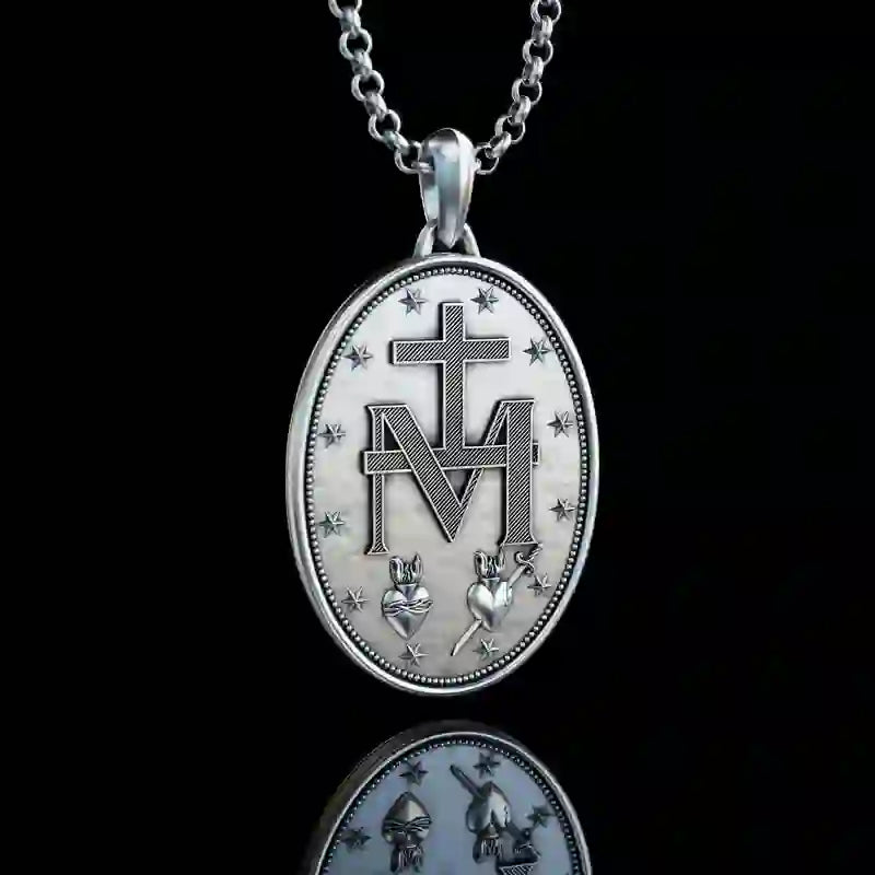 Collar con colgante de María en plata artesanal, joyería religiosa