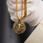 Collar con Símbolo de San Benito, Diseño de Doble Cara