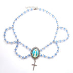 Colgante de cristal de la Virgen Milagrosa con cadena de clavícula y cristal azul