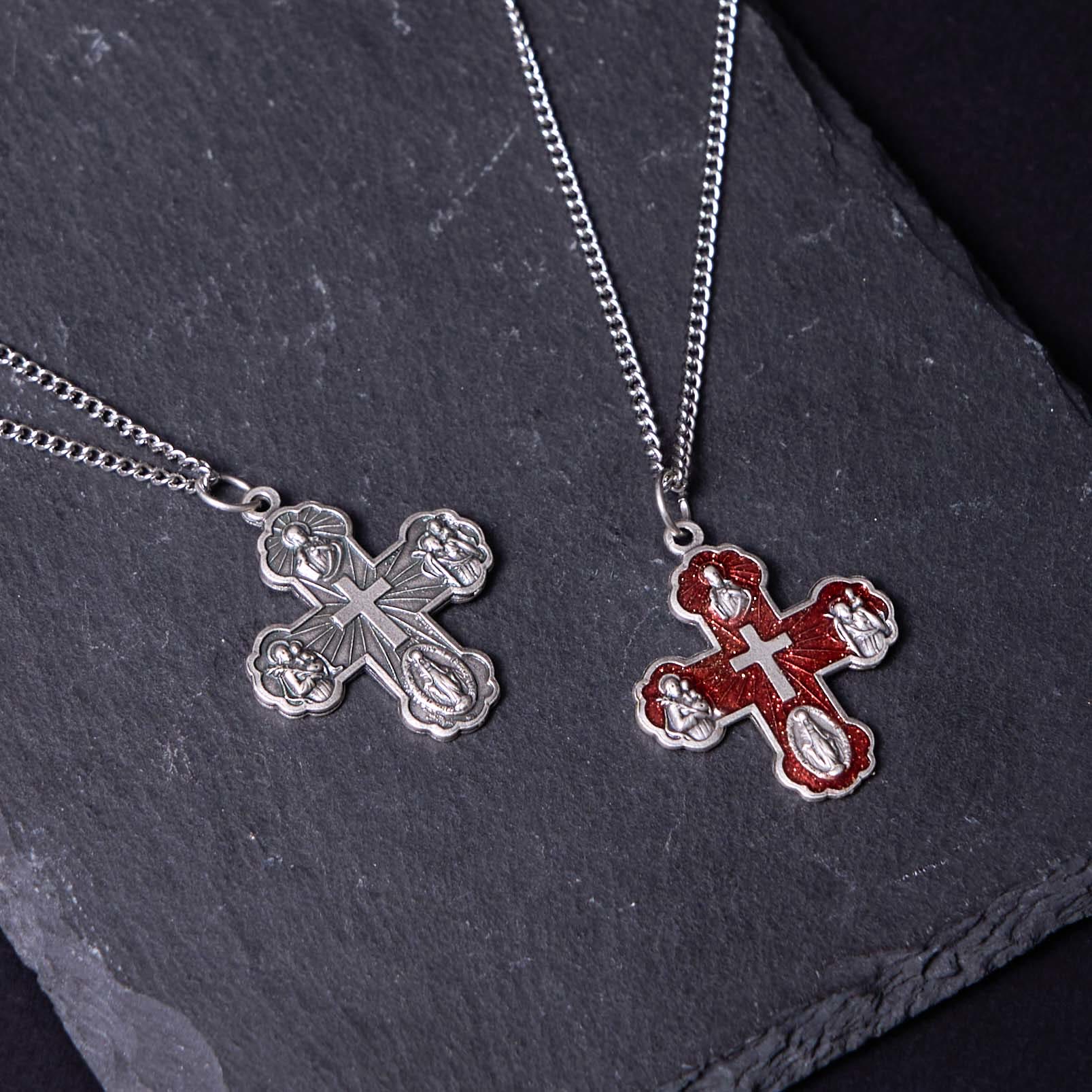 Collar con colgante de aleación de cruz de cuatro vías cinco en uno carmelita de estilo clásico