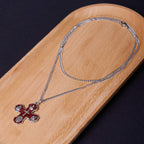 Collar con colgante de aleación de cruz de cuatro vías cinco en uno carmelita de estilo clásico