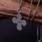 Collar con colgante de aleación de cruz de cuatro vías cinco en uno carmelita de estilo clásico