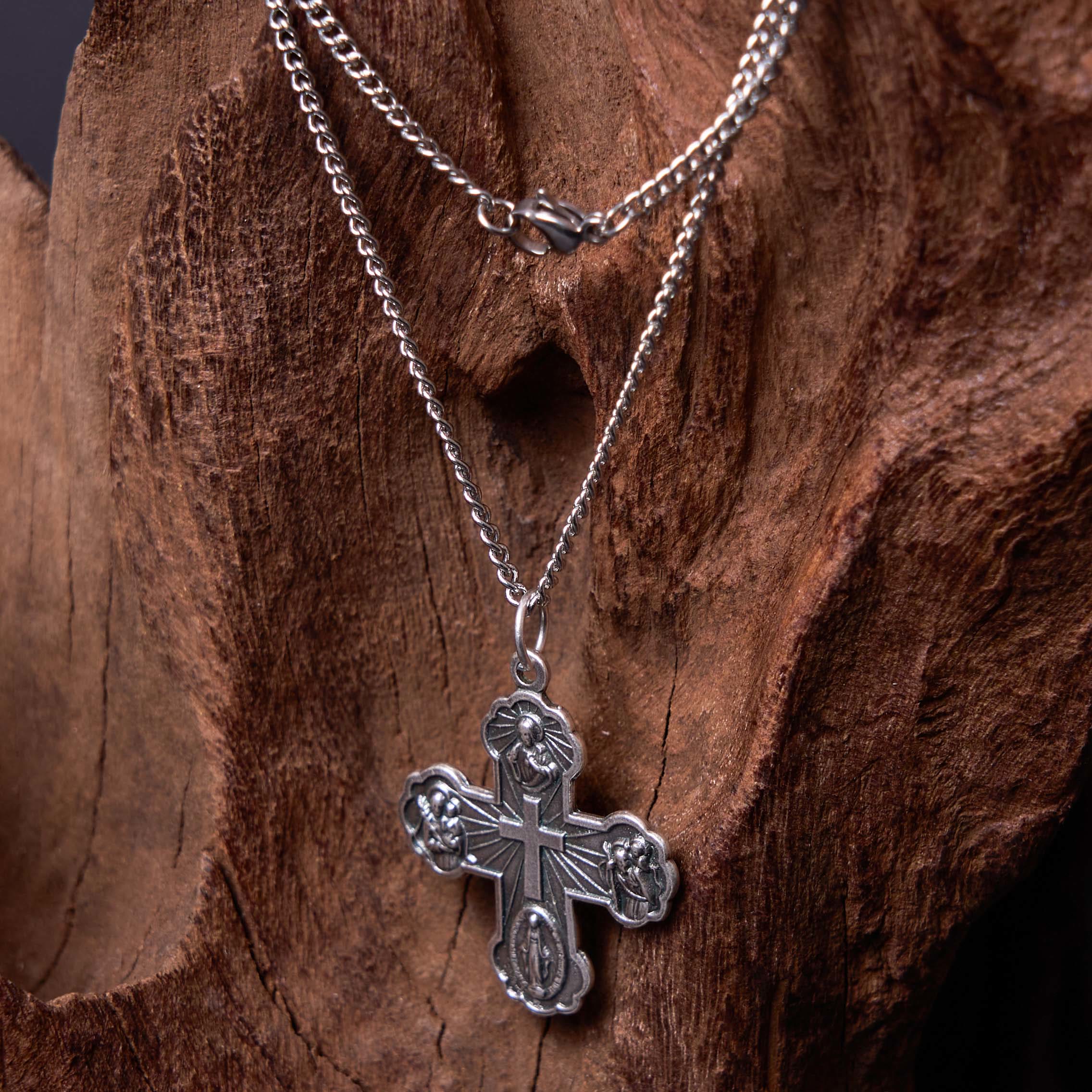 Collar con colgante de aleación de cruz de cuatro vías cinco en uno carmelita de estilo clásico