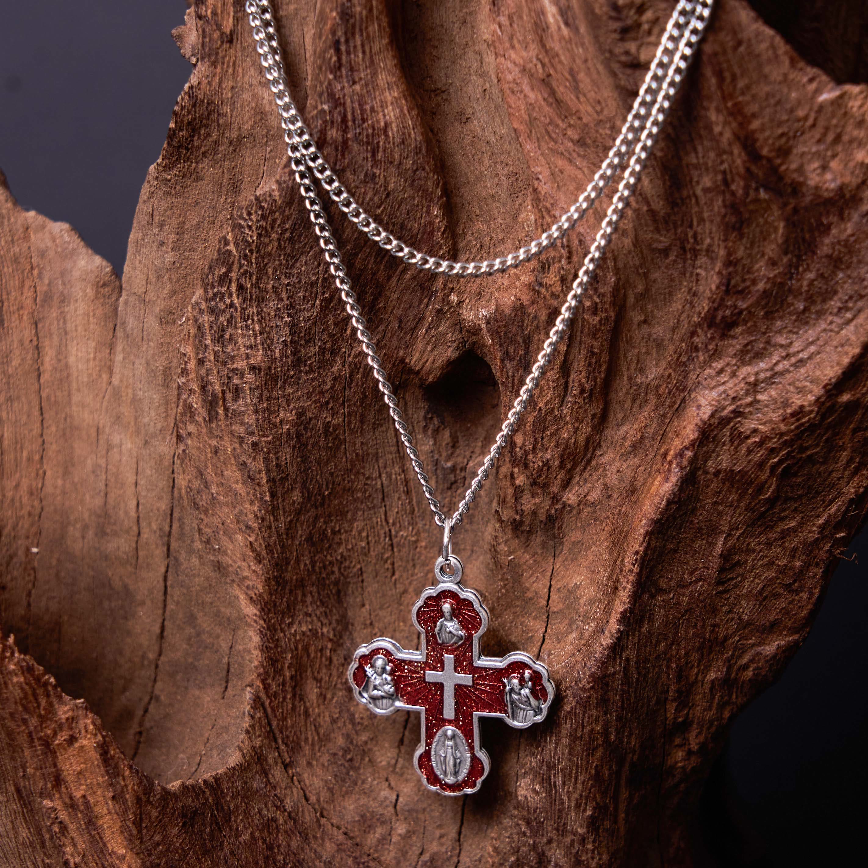 Collar con colgante de aleación de cruz de cuatro vías cinco en uno carmelita de estilo clásico