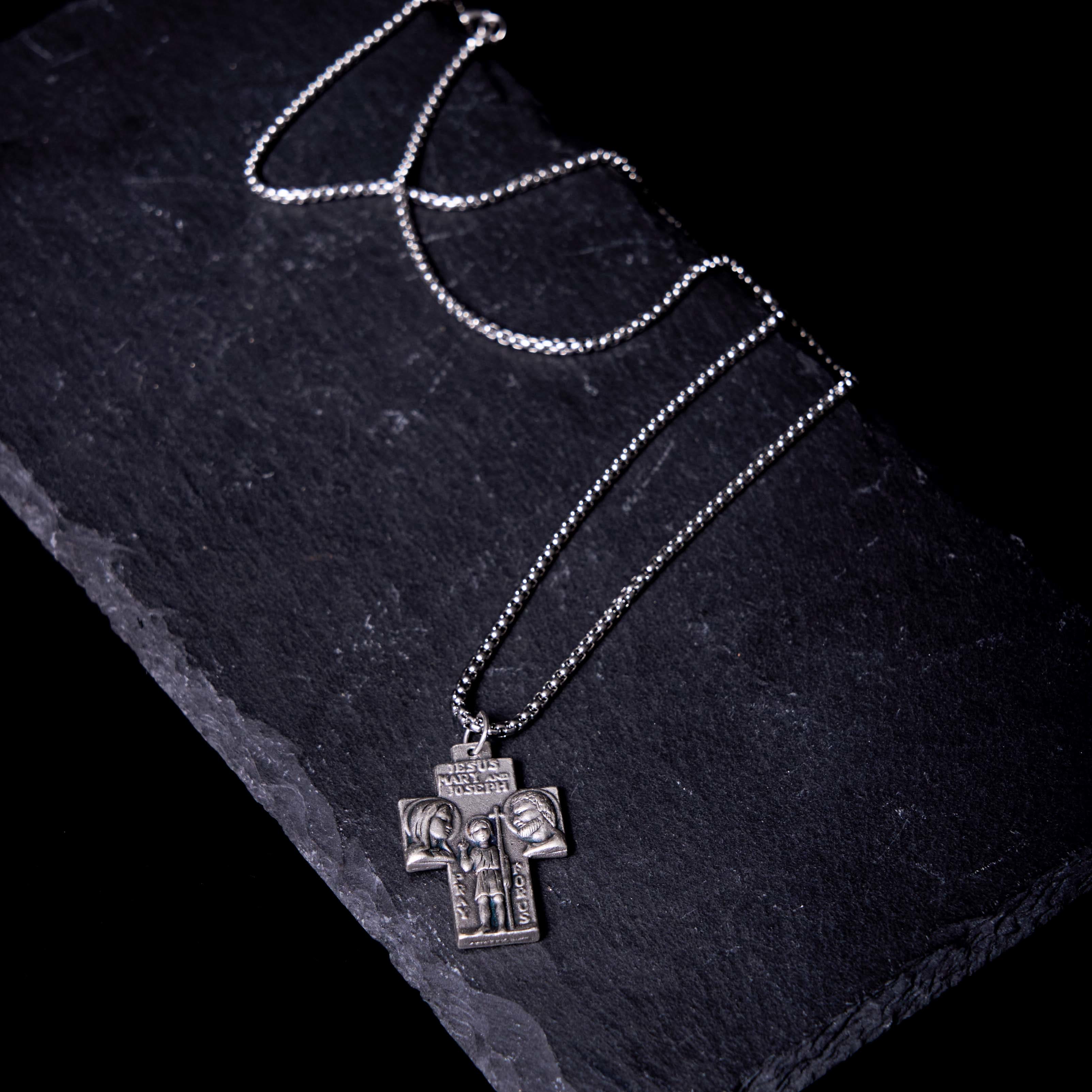 Collar de aleación con colgante de cruz de Jesús, María y José de estilo clásico