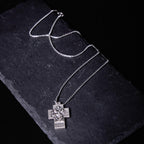 Collar de aleación con colgante de cruz de Jesús, María y José de estilo clásico
