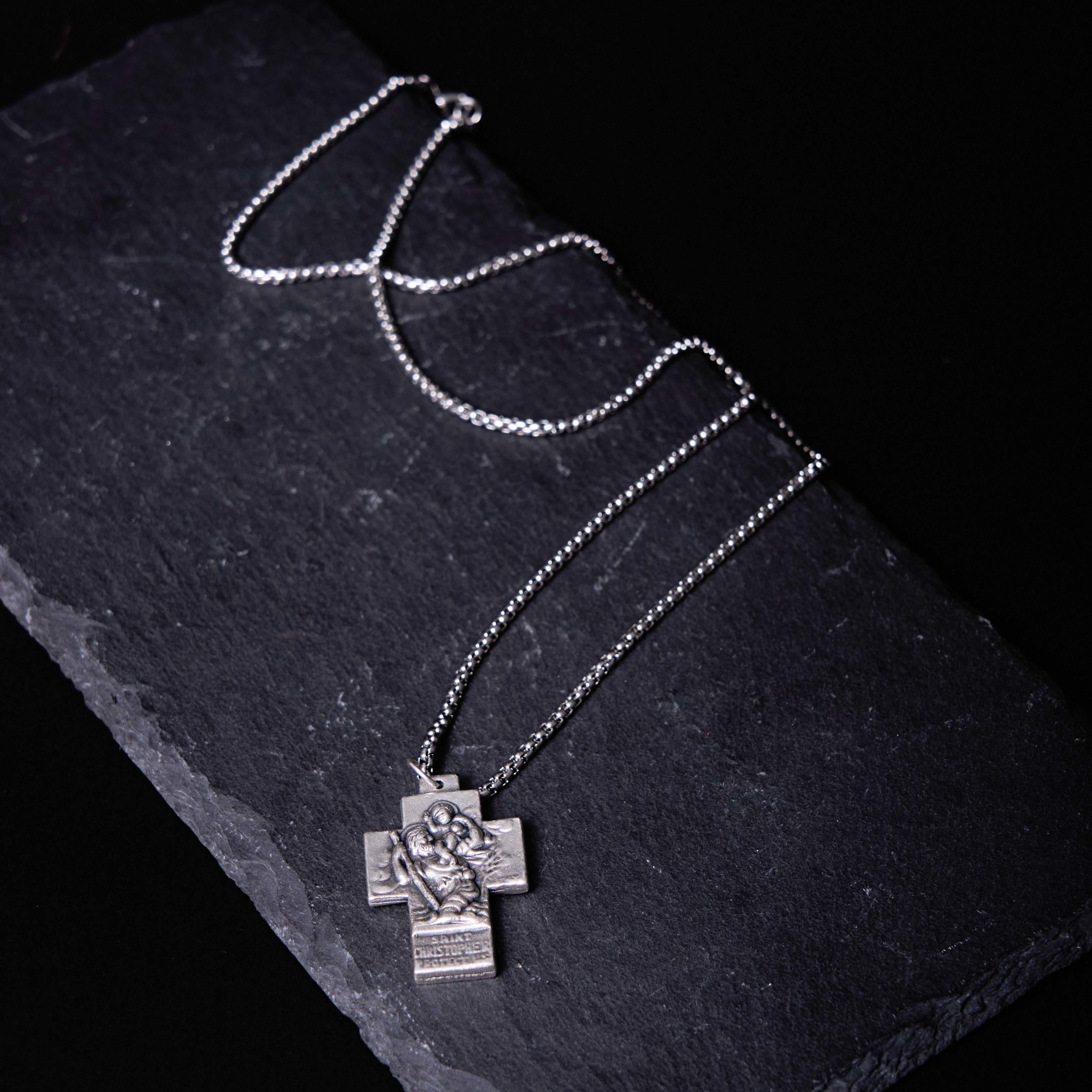 Collar de aleación con colgante de cruz de Jesús, María y José de estilo clásico