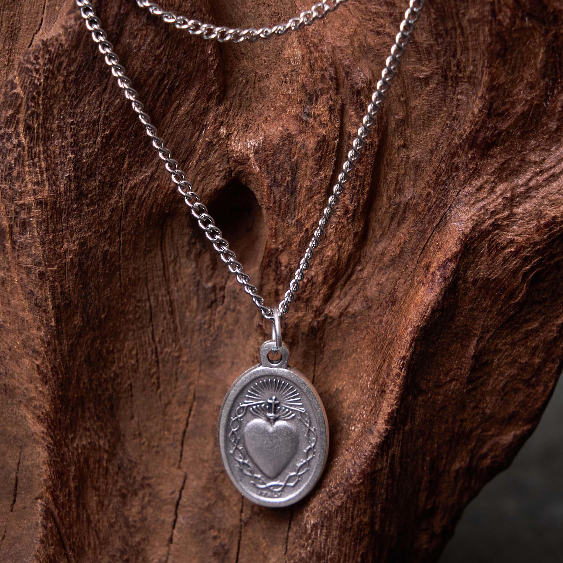 Collar con colgante de cruz y flor del Sagrado Corazón de Jesús de estilo clásico