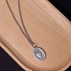 Collar con colgante de cruz y flor del Sagrado Corazón de Jesús de estilo clásico