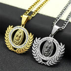 Collar con colgante de rama de olivo de estilo clásico con pedrería de Nuestra Señora de Guadalupe