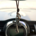 Collar de piel con colgante de crucifijo de estilo clásico retro
