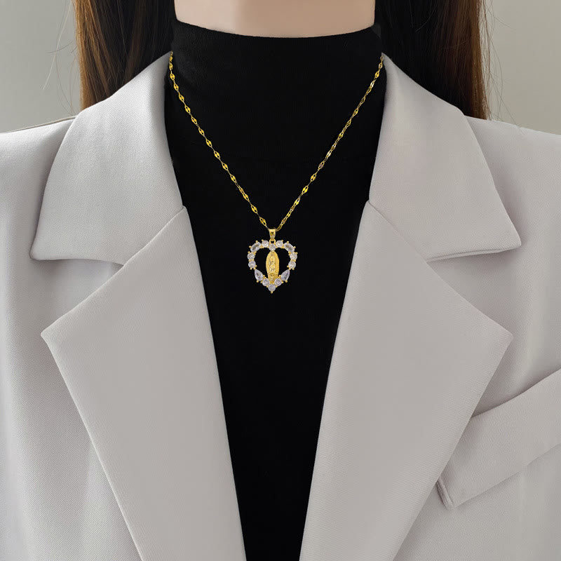 Collar con colgante de Nuestra Señora de Guadalupe, estilo lujo, con incrustaciones de piedras preciosas en forma de corazón