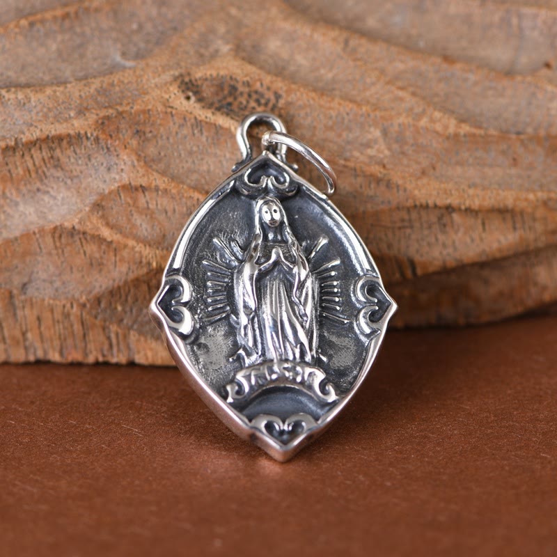 Collar con Colgante de Plata Esterlina de la Virgen de Guadalupe Estilo Retro Artesanal