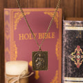 Collar de cruz de bronce con corazón sagrado esculpido de estilo clásico europeo