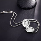 Collar con colgante relicario de doble cara grabado de estilo clásico de San Benito