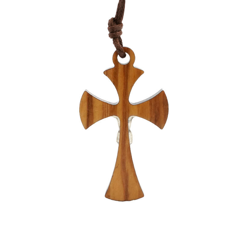 Collar con colgante de crucifijo curvo de madera de olivo de estilo clásico