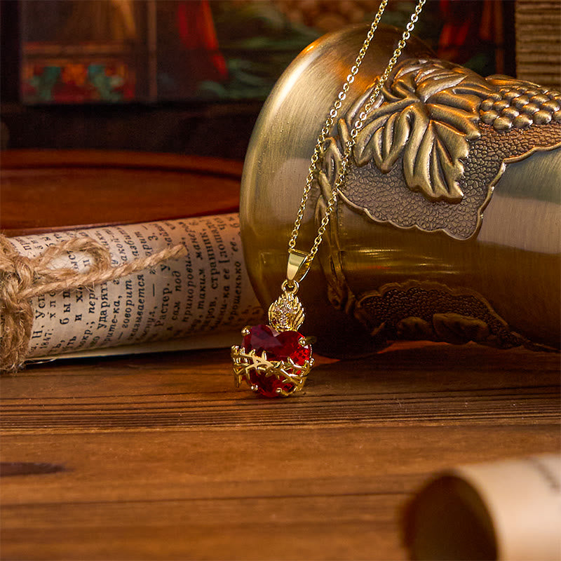 Collar con colgante del Sagrado Corazón de Jesús con piedras preciosas rojas y estilo moderno