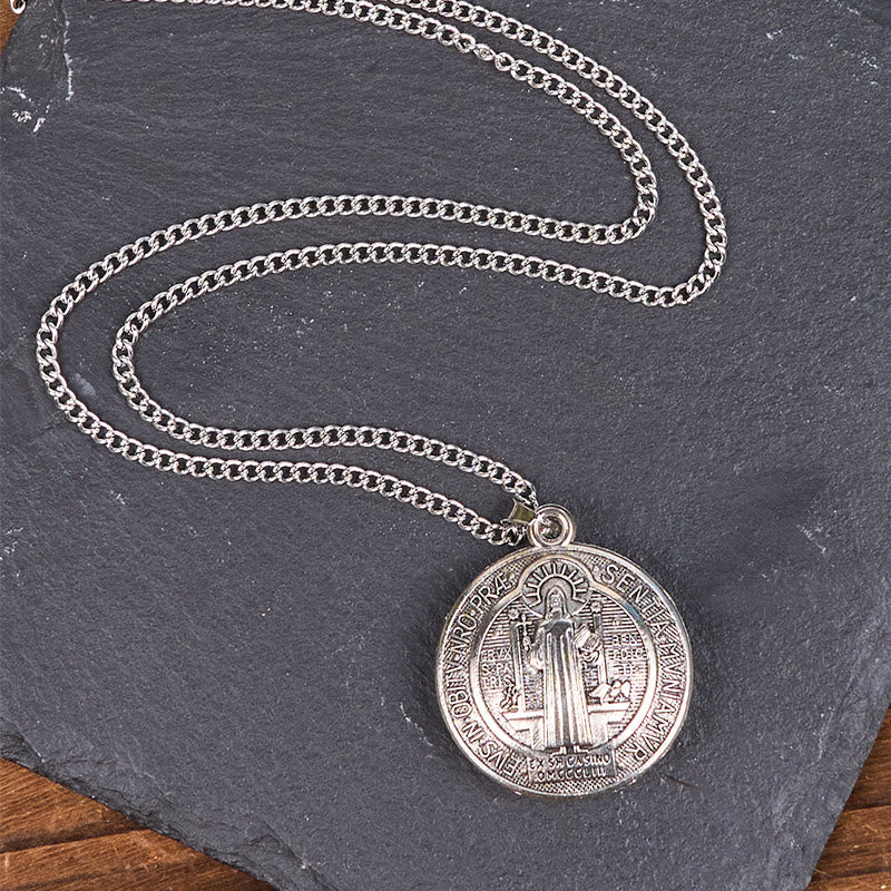 Collar con colgante del símbolo de San Benito, estilo clásico (3 colores)