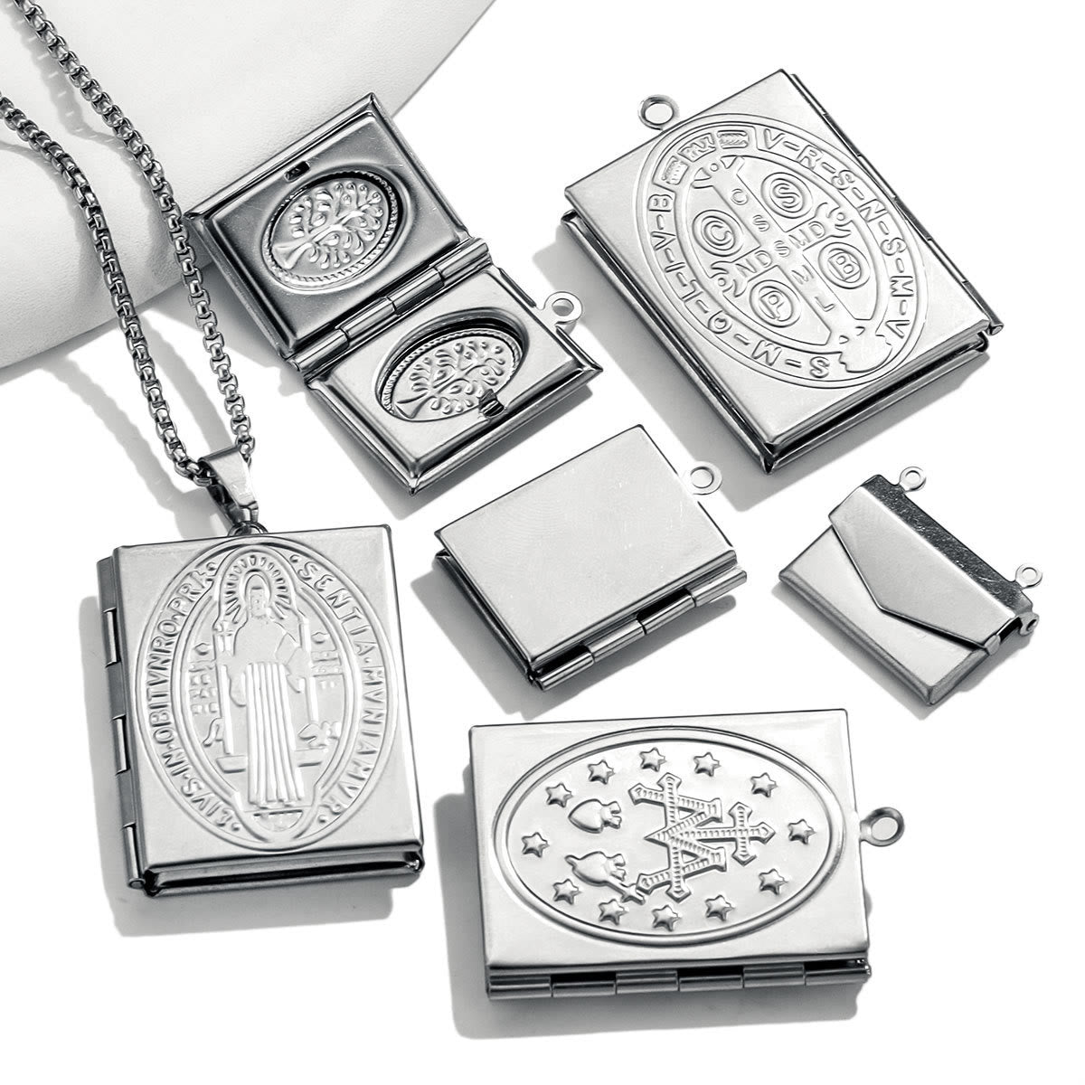 Collar con colgante de caja de fotos de San Benito y la Virgen María de estilo moderno