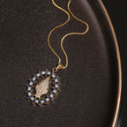 Collar con colgante de la Virgen de la Medalla Milagrosa con piedras preciosas, estilo de lujo