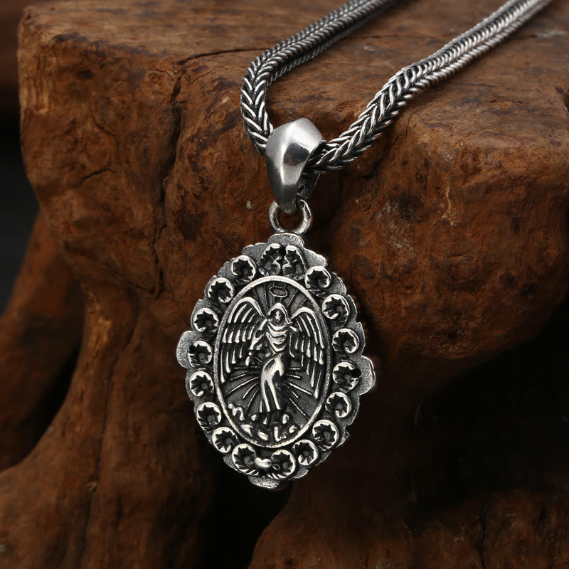 Collar con dije clásico de plata de ley de la Virgen de Guadalupe y San Miguel