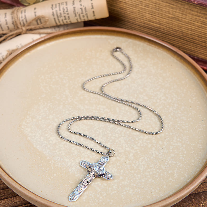 Collar con colgante de Jesús Crucificado rodeado de ángeles, estilo retro, hecho a mano