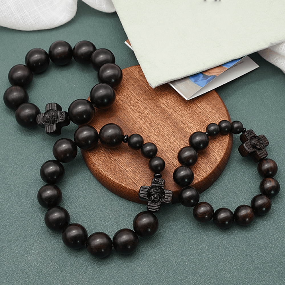 Pulsera de rosario de sándalo negro con cruz clásica de Jesucristo