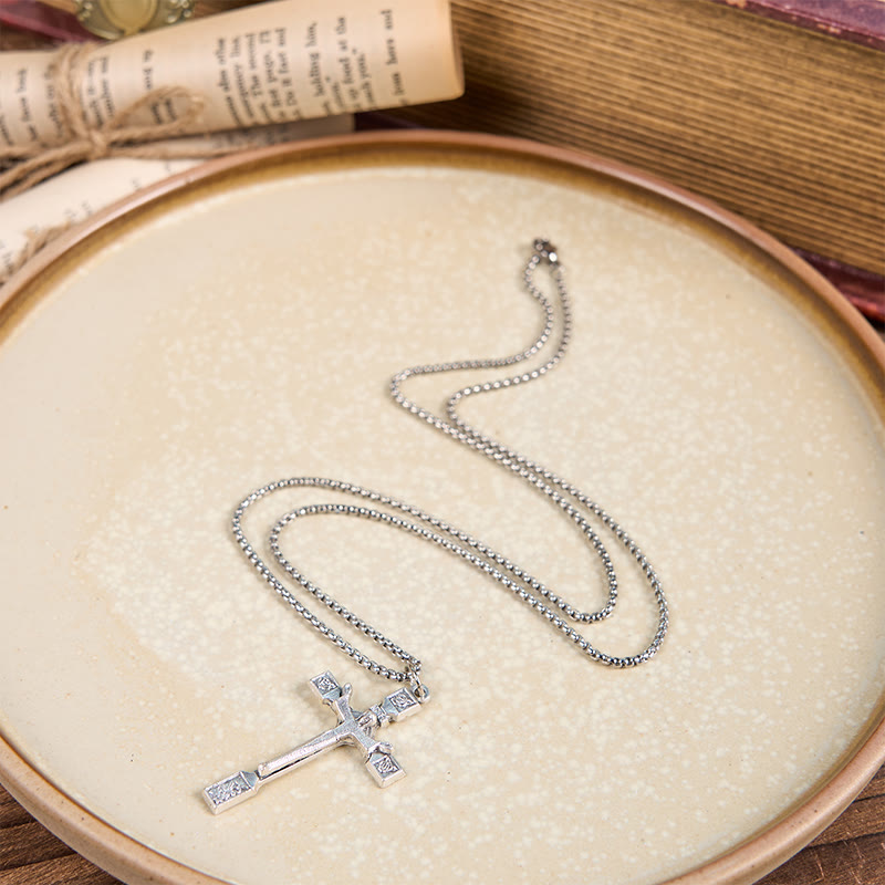 Collar con colgante de crucifijo minimalista y exclusivo de Jesús con rosas