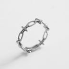 Anillo de fe con cruz grabada de estilo retro minimalista