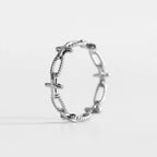Anillo de fe con cruz grabada de estilo retro minimalista
