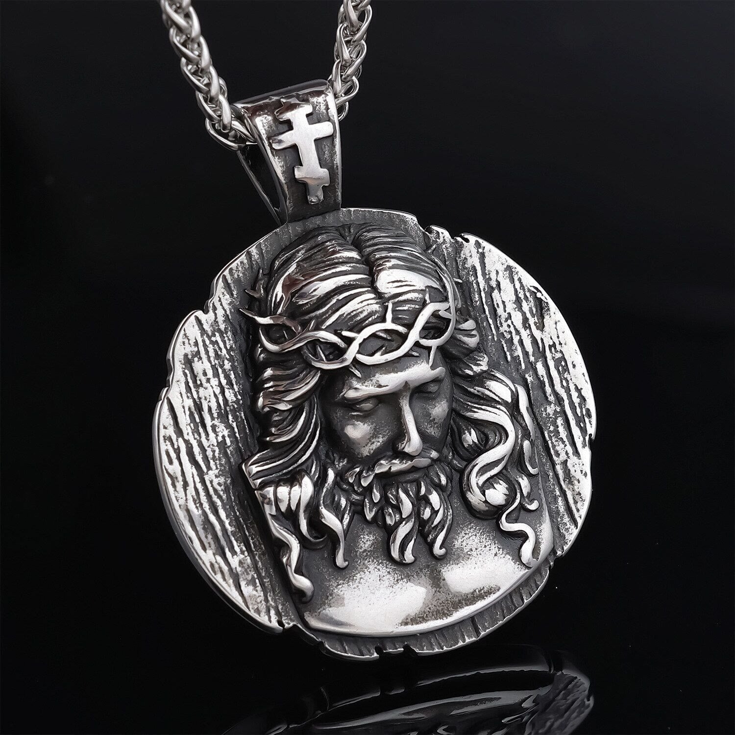 Collar con colgante de la corona de espinas de Jesús - Un símbolo profundo de fe y devoción