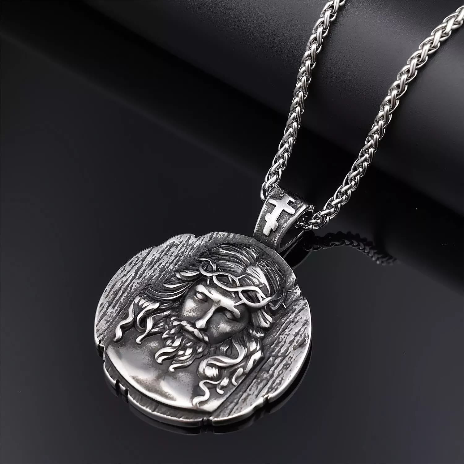 Collar con colgante de la corona de espinas de Jesús - Un símbolo profundo de fe y devoción