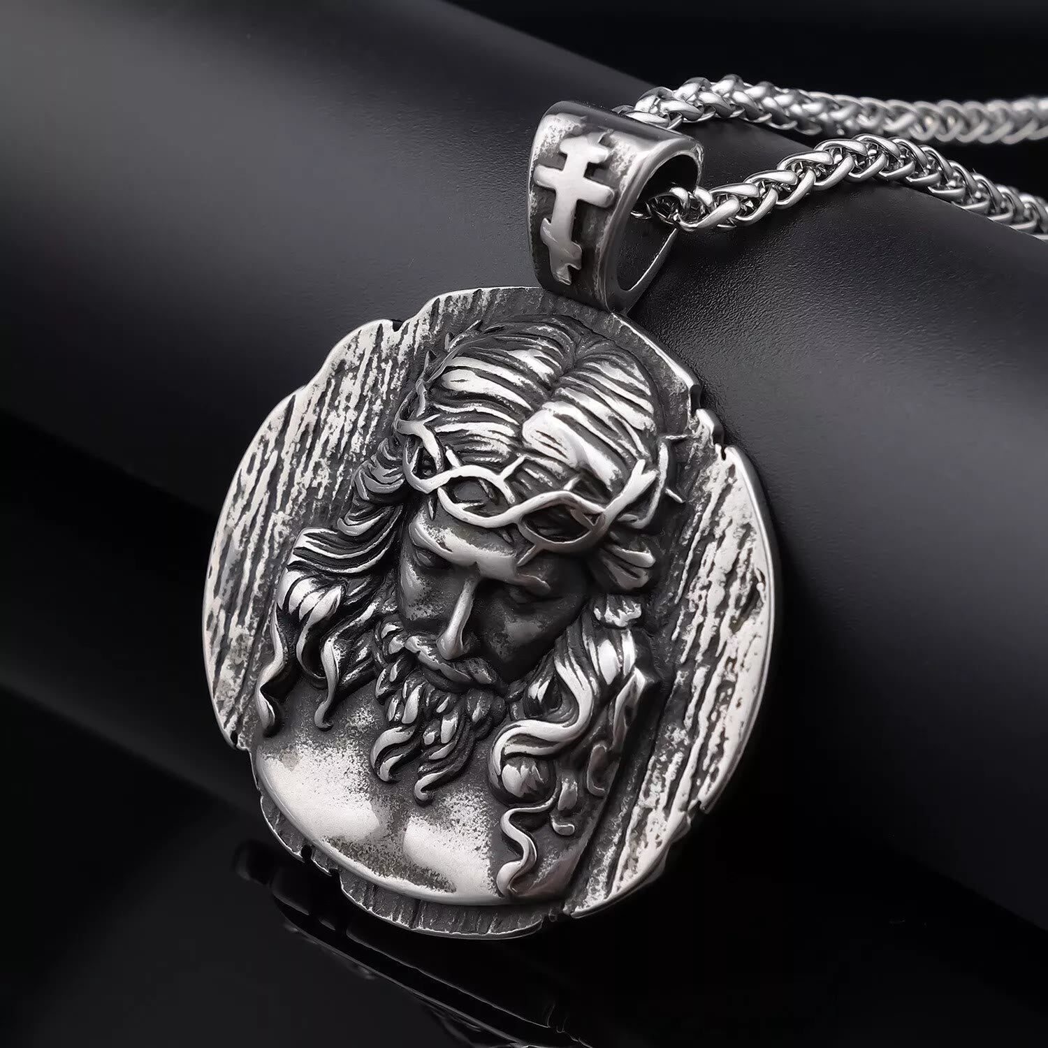 Collar con colgante de la corona de espinas de Jesús - Un símbolo profundo de fe y devoción