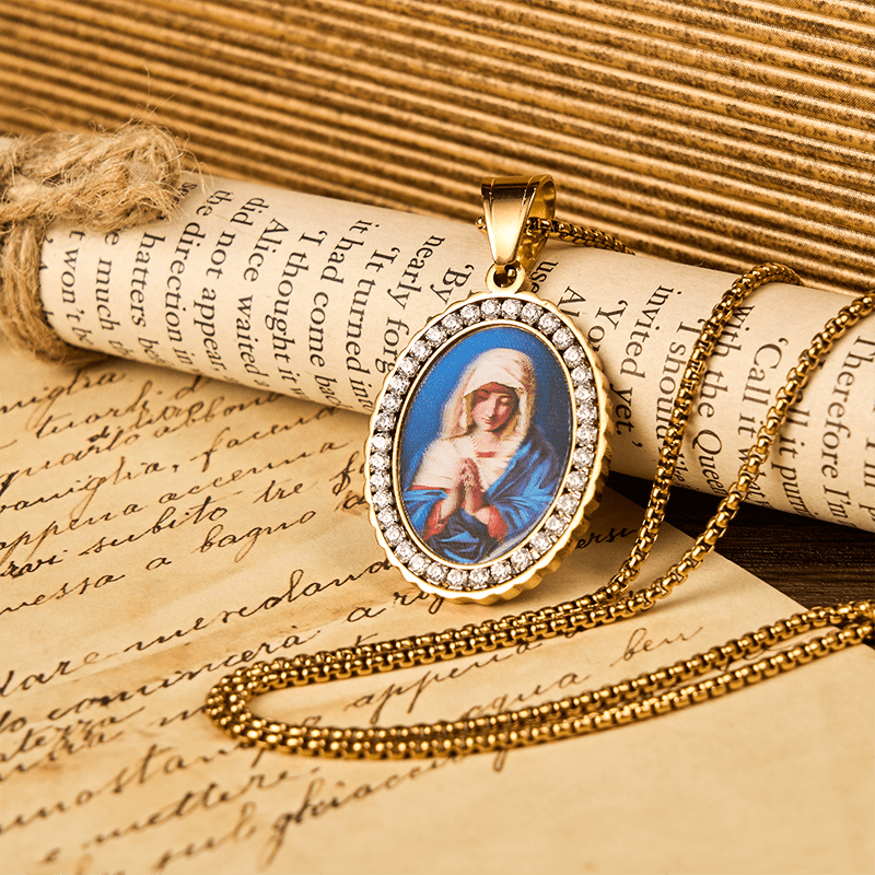 Nuestra Señora ruega por nosotros - Collar de la Santísima María en Oración: Un Símbolo Profundo de Devoción