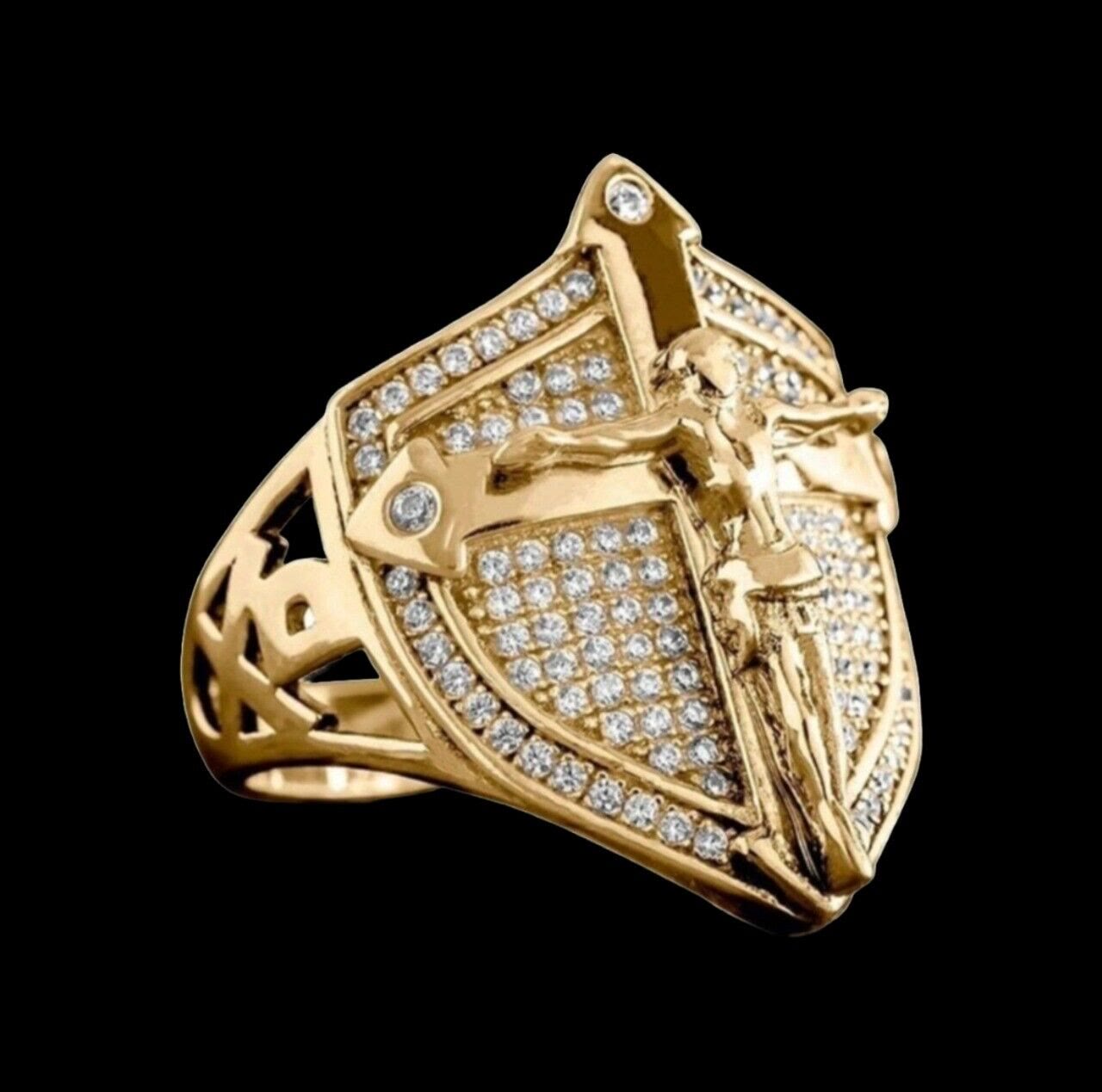 Anillo de lujo con crucifijo "Escudo Divino": un testimonio audaz de fe y devoción